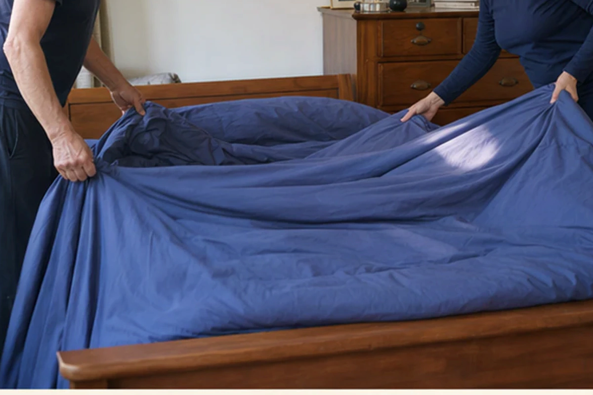 Ruhiger Alltagsmoment zum Ratgeber Ganzjahresdecke Premium nach einer bewussten Entscheidung rund um Premium