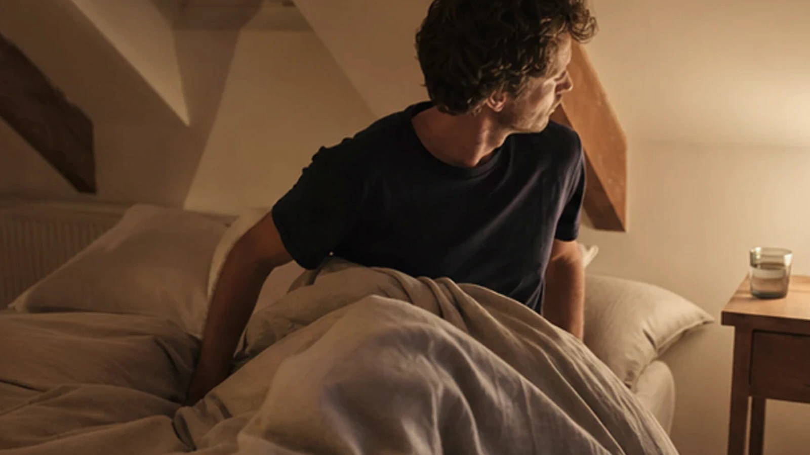 Ruhige Schlafszene zum Ratgeber Mittagsschlaf Kind sicher gestalten