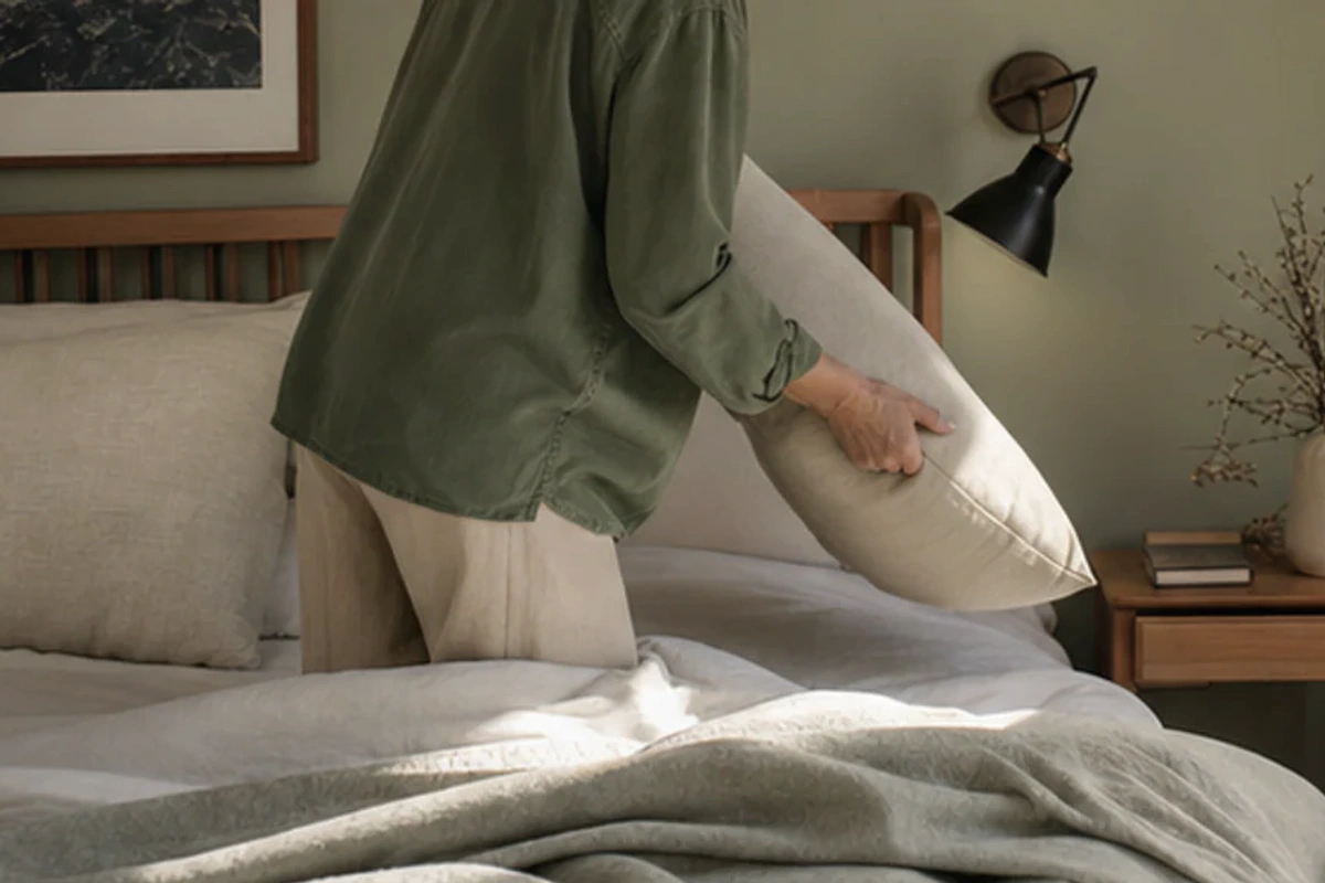 Ruhiger Alltagsmoment zum Ratgeber Daunenkissen Test und Kriterien nach einer bewussten Entscheidung rund um Prüfkriterien