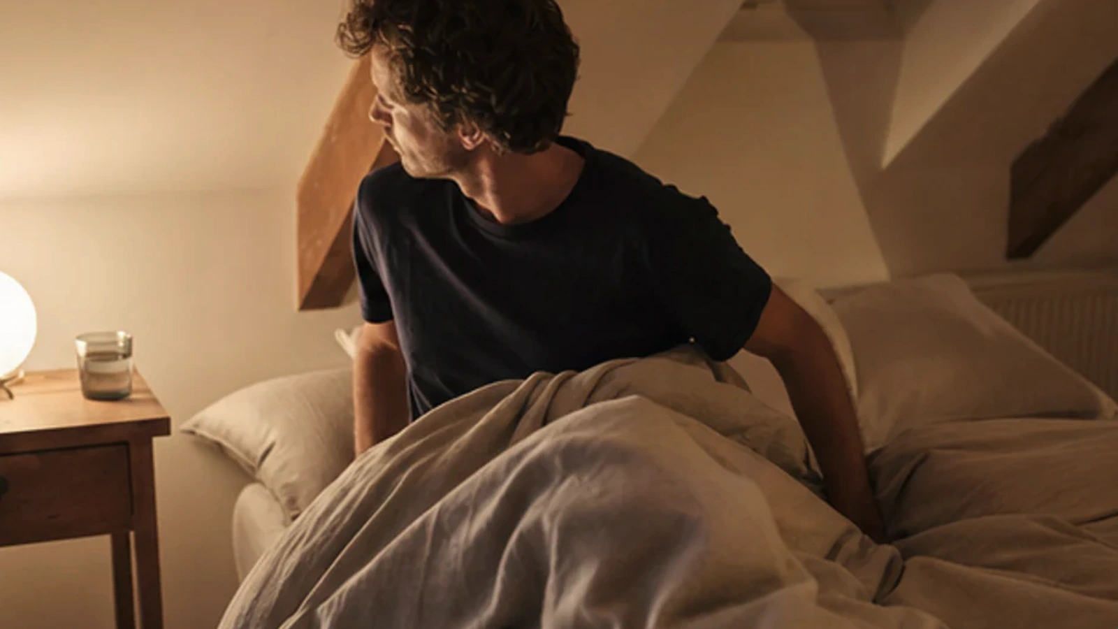 Ruhige Schlafszene zum Ratgeber Memory-Foam-Kissen Checkliste