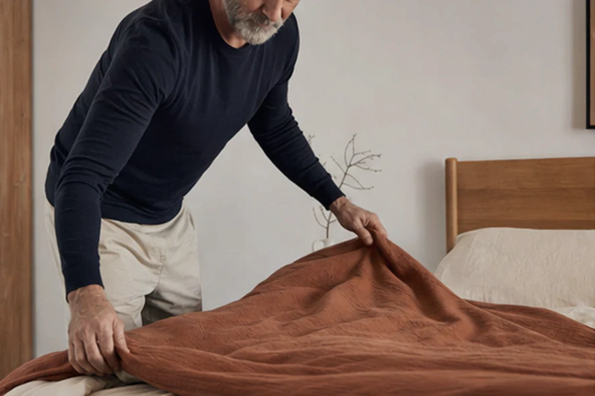 Ruhiger Alltagsmoment zum Ratgeber Viscoschaummatratze für Bauchschläfer nach einer bewussten Entscheidung rund um Bauchlage