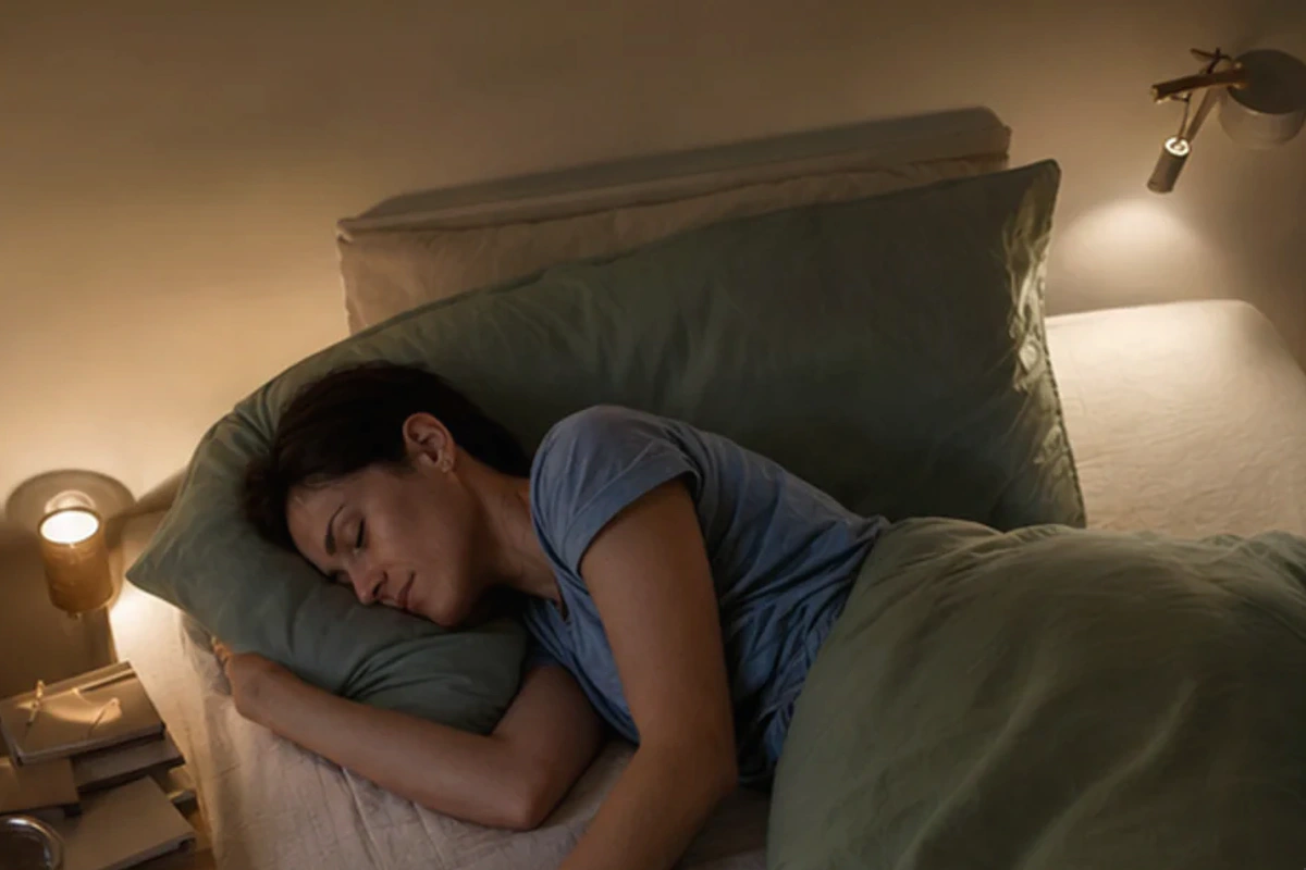 Ruhiger Alltagsmoment zum Ratgeber Schaumstoff-Ohrstöpsel für Rückenschläfer nach einer bewussten Entscheidung rund um Rückenlage