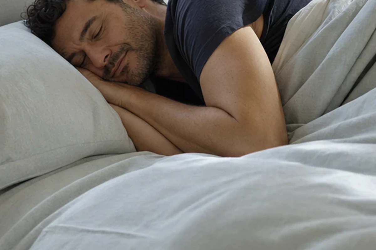 Bewohnte Schlafatmosphäre zum Ratgeber früh morgens wach für Paare für unterschiedliche Bedürfnisse zusammenbringen