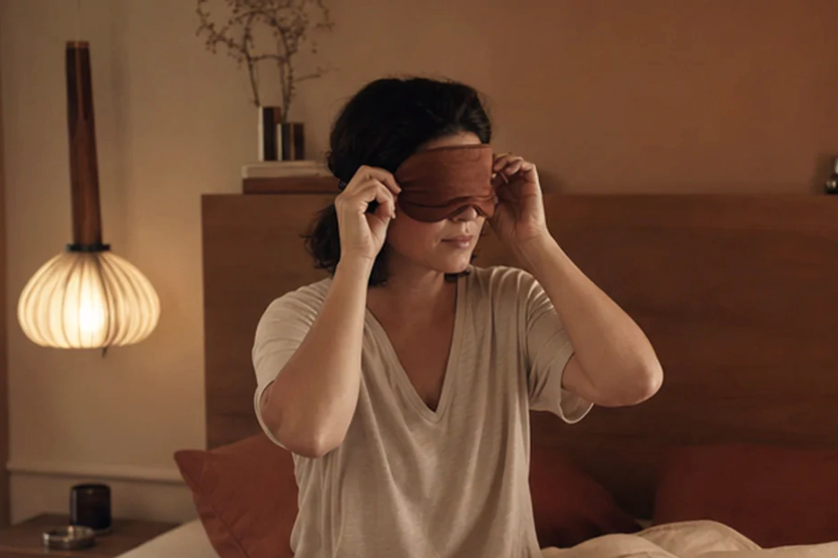 Anwendungssituation im Ratgeber Einschlafen ohne Handy bei Stress: Abendlicht und Gedankenentlastung realistisch prüfen