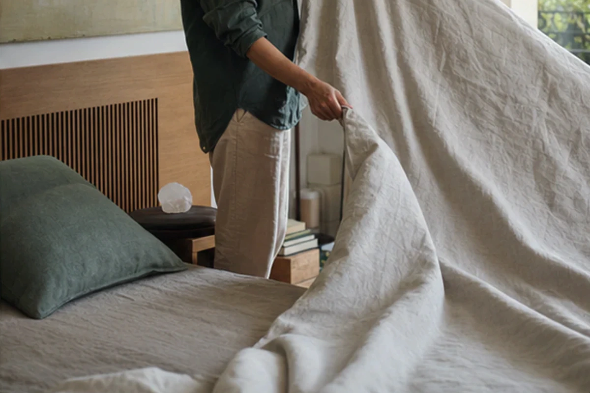 Ruhiger Alltagsmoment zum Ratgeber spät müde werden bei Schichtarbeit nach einer bewussten Entscheidung rund um Schichtarbeit