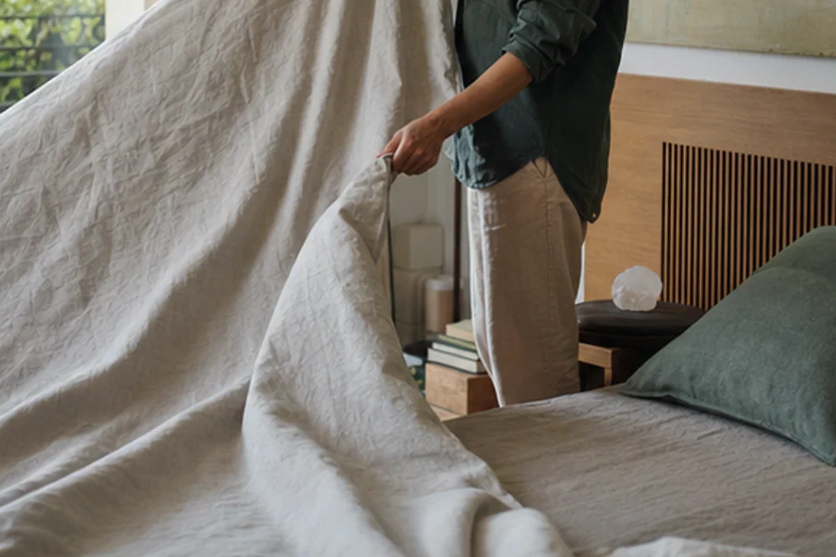 Ruhiger Alltagsmoment zum Ratgeber Morgenroutine im Sommer nach einer bewussten Entscheidung rund um Sommer