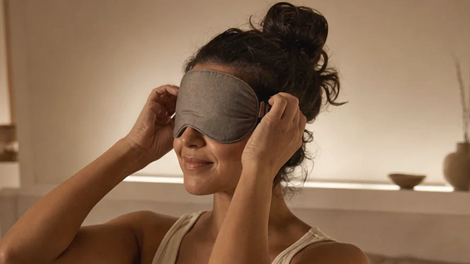 Ruhige Schlafszene zum Ratgeber Memory-Foam-Schlafmaske für Seitenschläfer