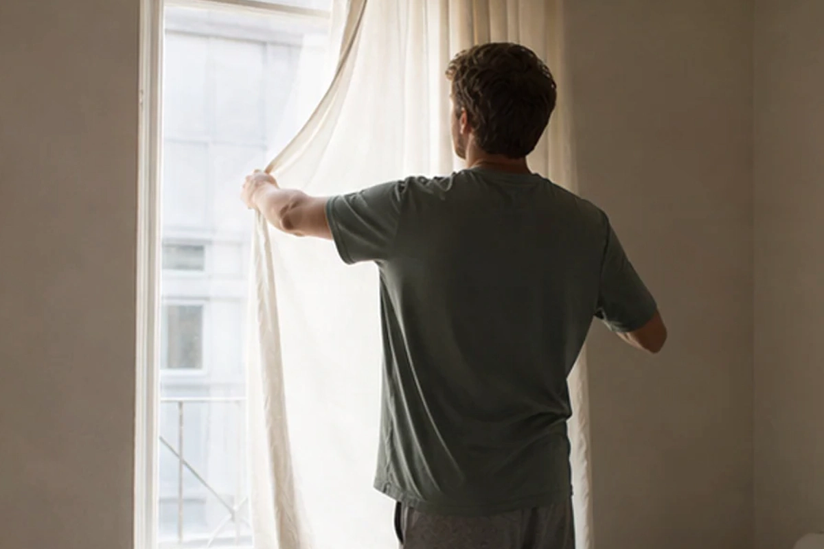 Ruhiger Alltagsmoment zum Ratgeber Memory-Foam-Schlafmaske Vergleich nach einer bewussten Entscheidung rund um Vergleich
