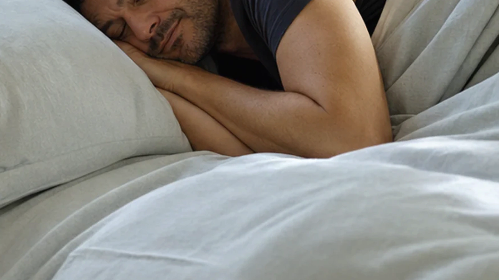 Ruhige Schlafszene zum Ratgeber Schlafzimmer Luftfeuchtigkeit Ursachen
