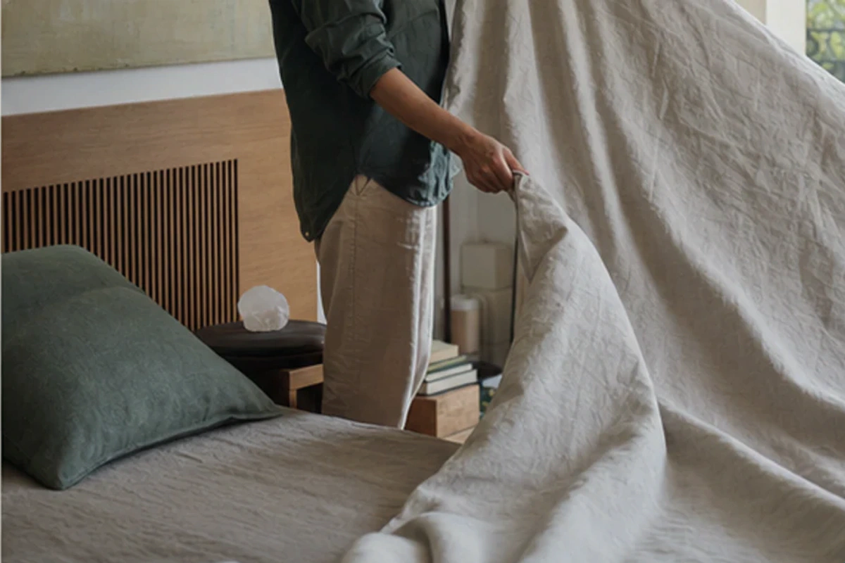 Ruhiger Alltagsmoment zum Ratgeber CO2-Sensor Schlafzimmer Routine nach einer bewussten Entscheidung rund um Routine